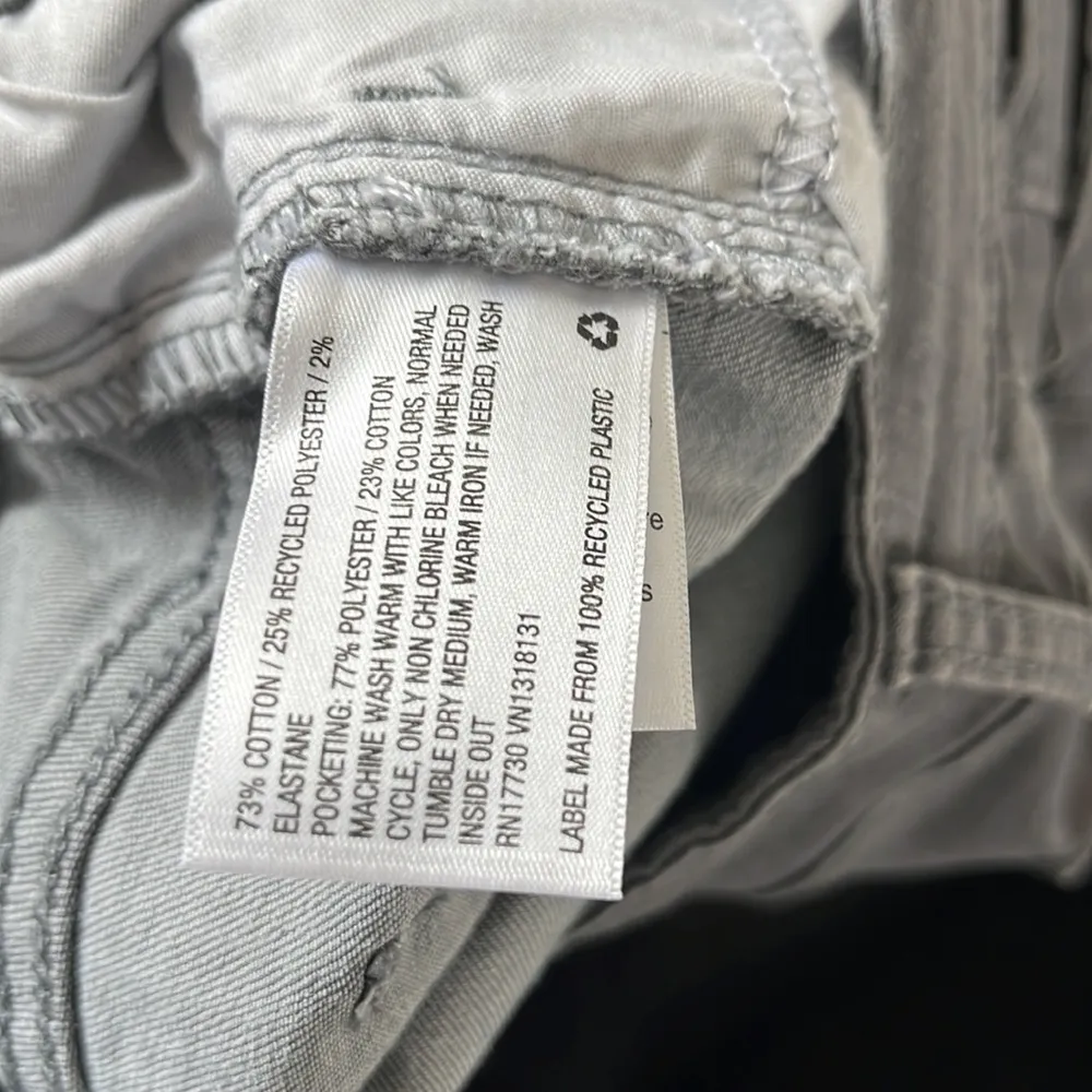 Universal Thread Women’s high rise Skinny jeans in light gray size 12/W31 - Image 10