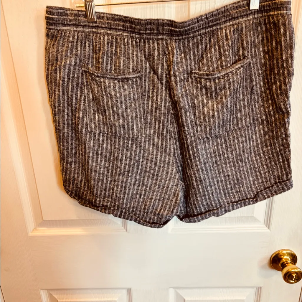 Ellen Tracy Women's High Waist Striped Shorts - Image 2