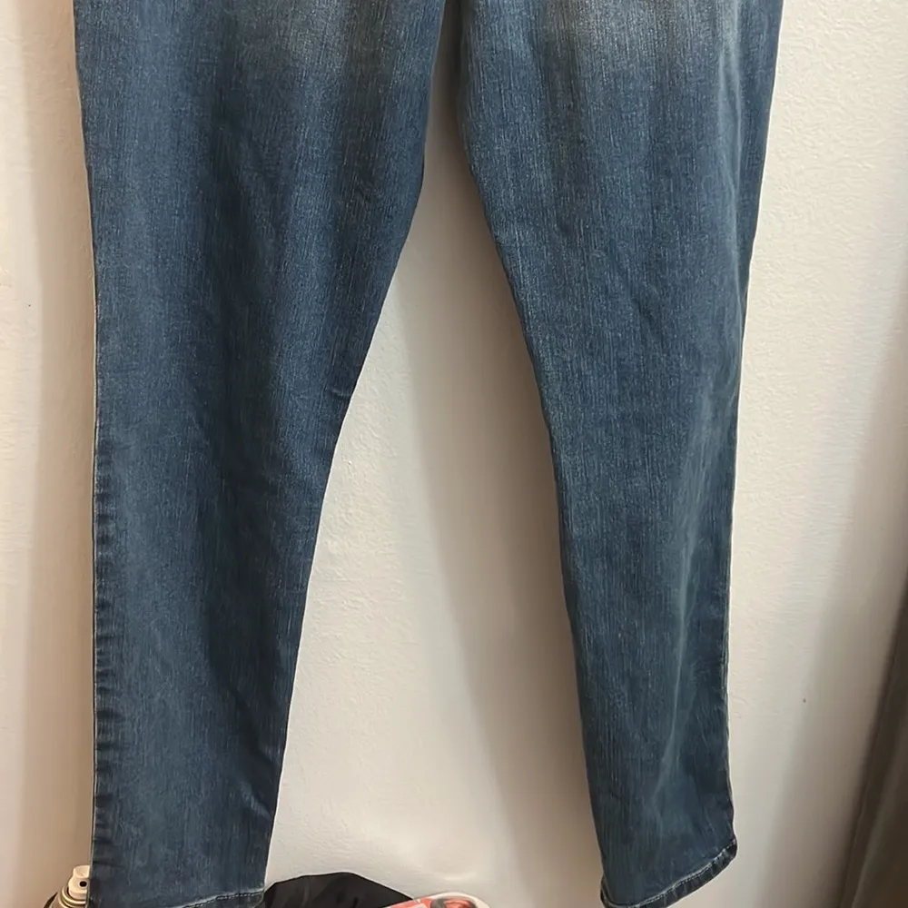 Isabel Maternity  Crossover Panel Jeggings, Light Blue Jeans w/Navy Belly 6/28 - Image 8