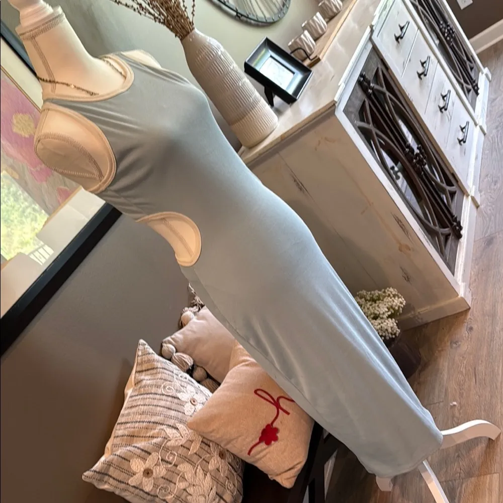 LE LIS Cannon Beach Sky Blue Midi Dress Size Medium - Image 4