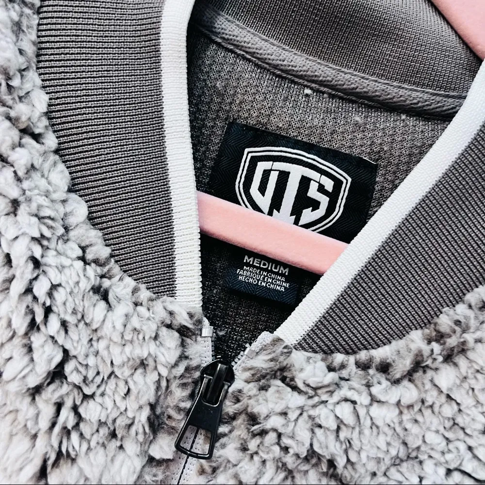 NFL  Carolina Panthers Gray Sherpa Vest sz Medium - Image 2