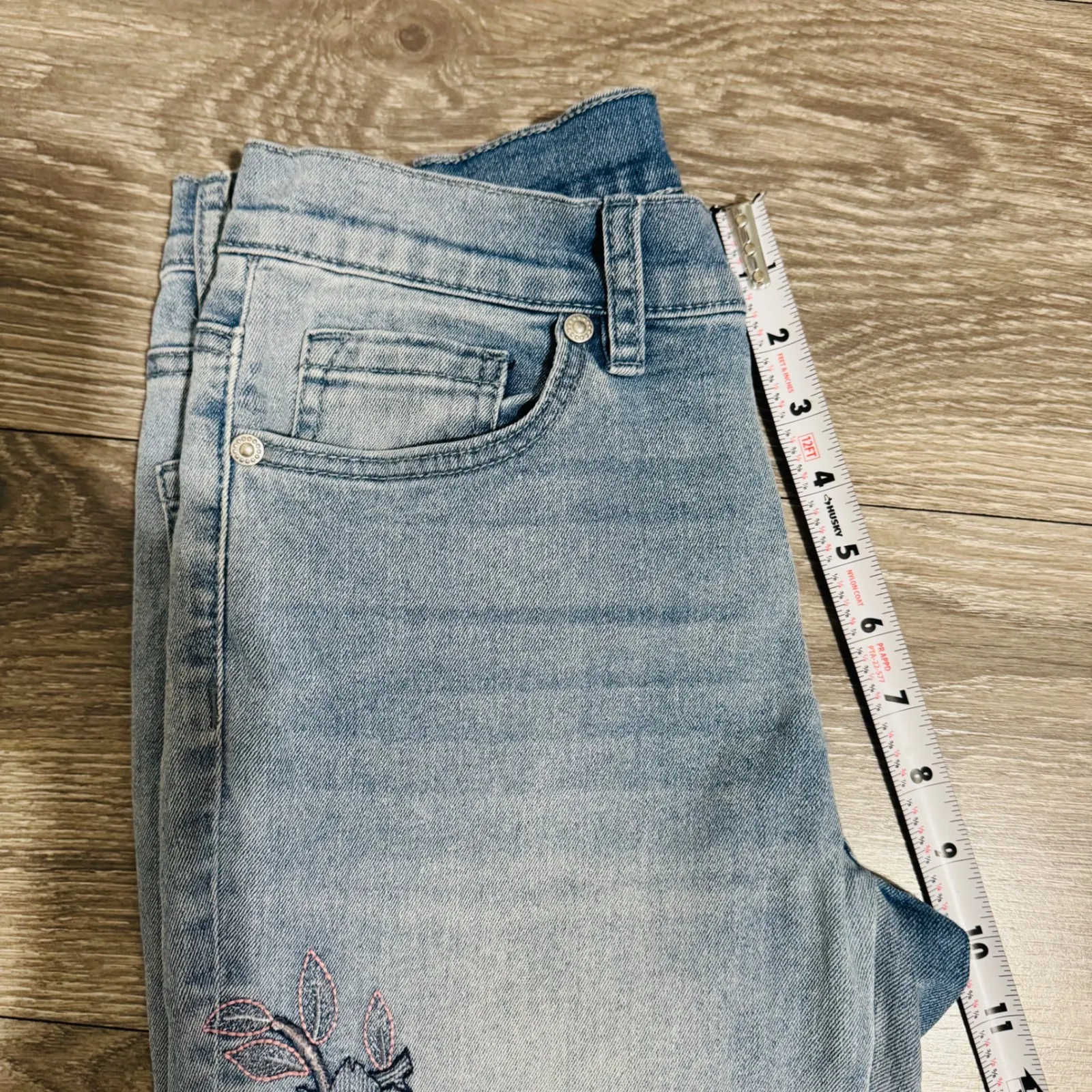 DG2 Y2K Light Wash Embroidered Flower Crop Flare Frayed Hem Blue Jeans 2P Boho - Image 11