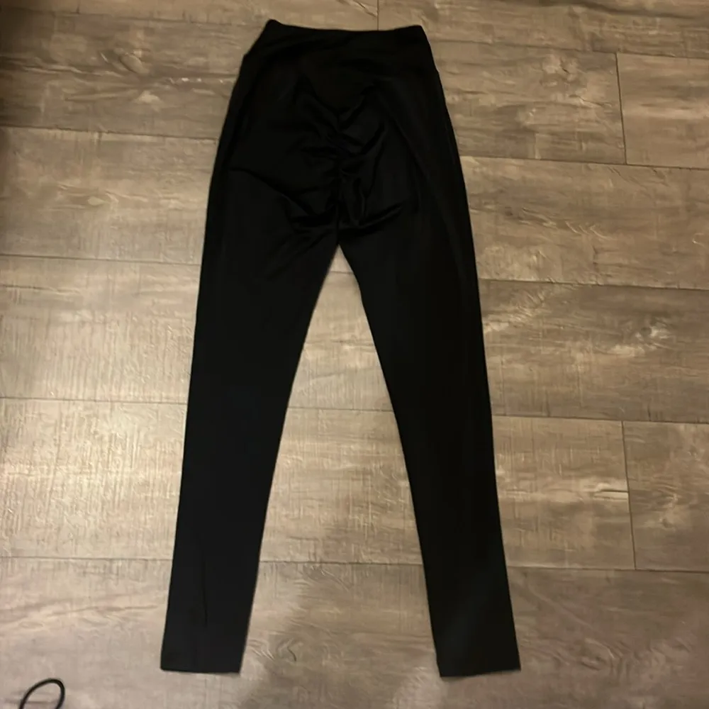 Gymshark leggings with butt scrunch - Image 2