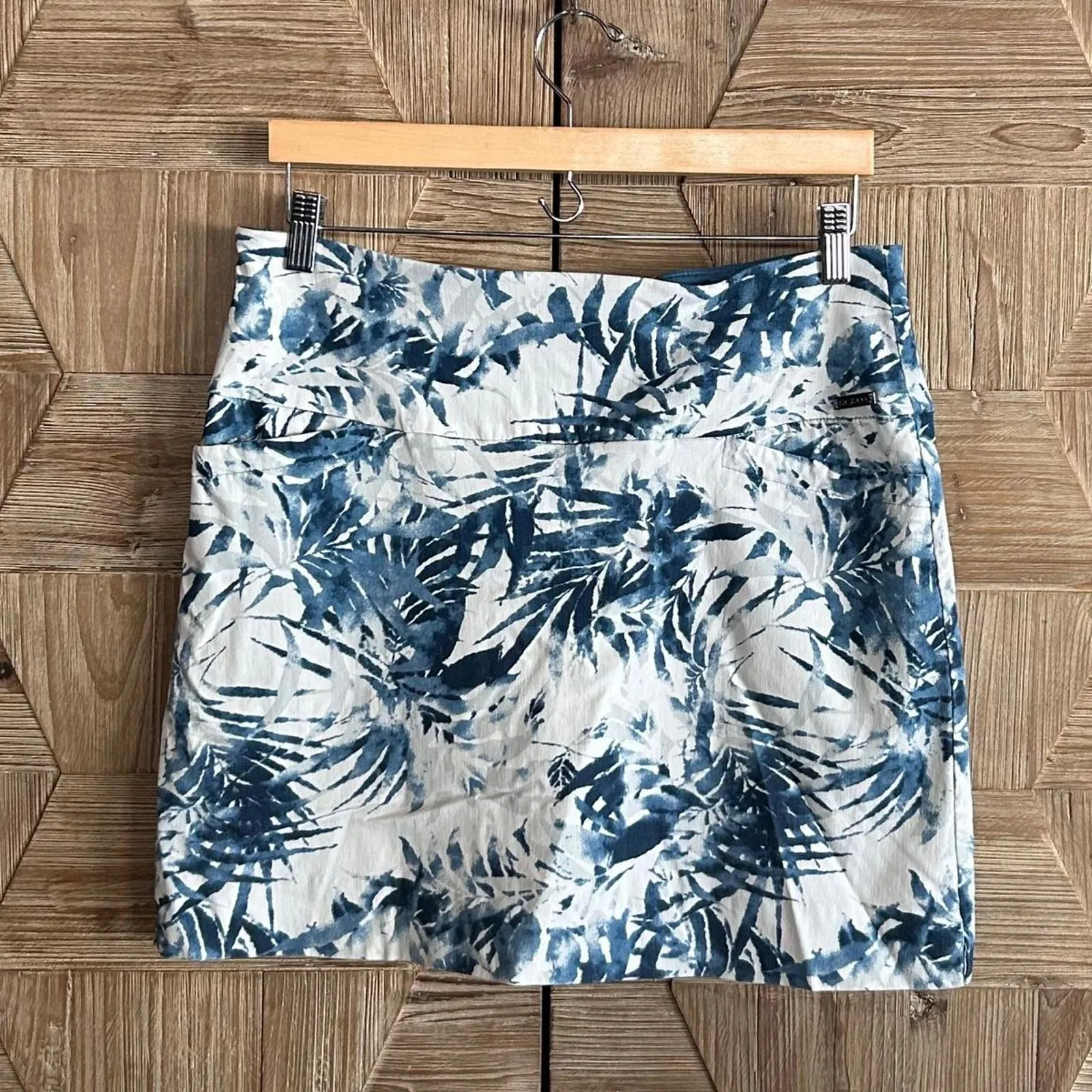 S.C. & Co Womens Blue White Leaf Print Skort Size Large - Image 4