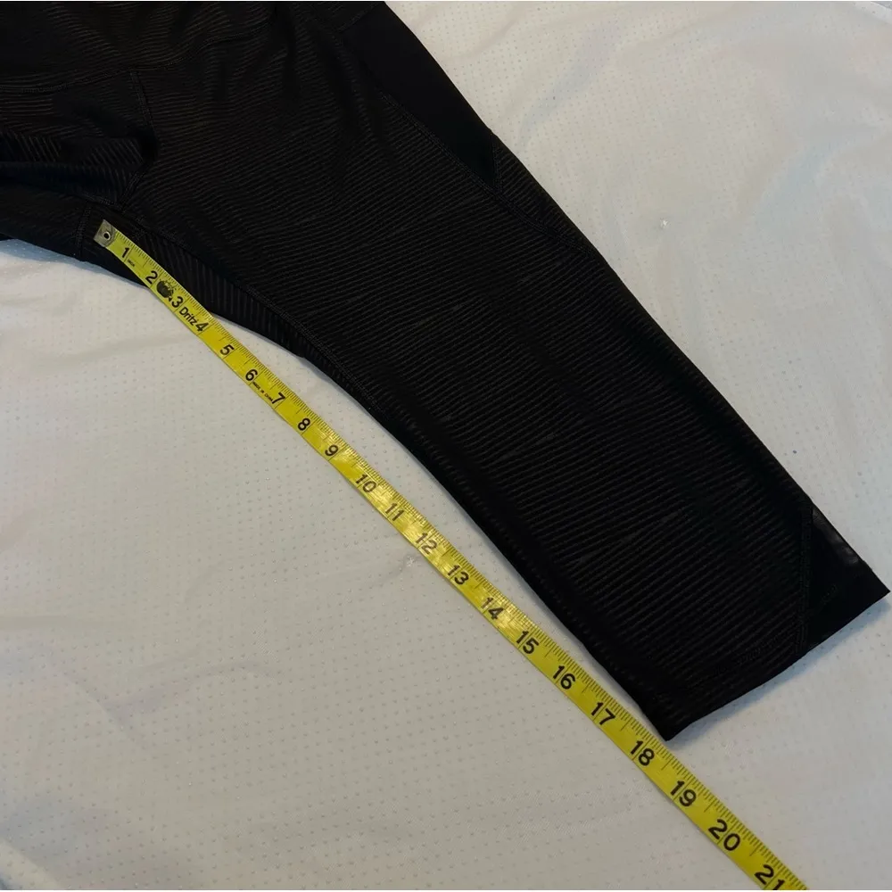 Old Navy Active Elevate Black Capri Leggings Go Dry NO SIZE Approx a Medium - Image 10