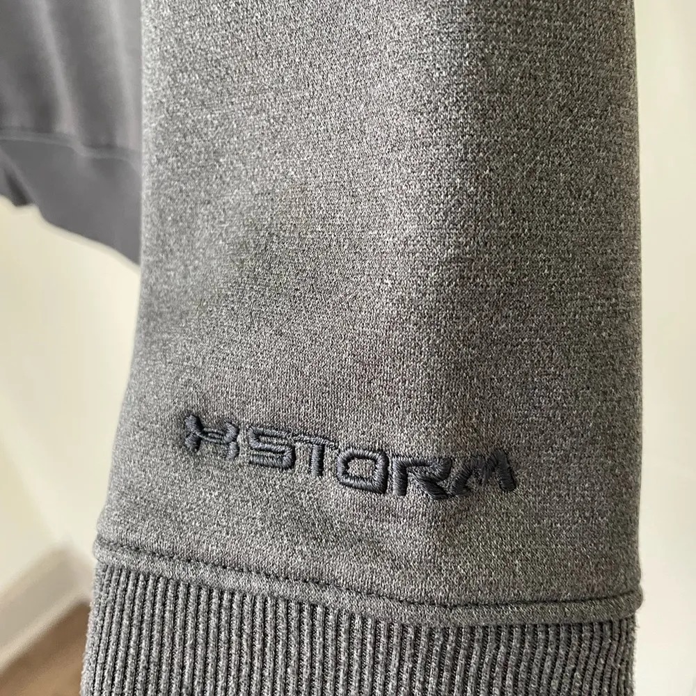 Under Armour Grey Pink Logo Hooded Long Sleeve Cold Gear Semi Fitted Top ~ Sz M - Image 11