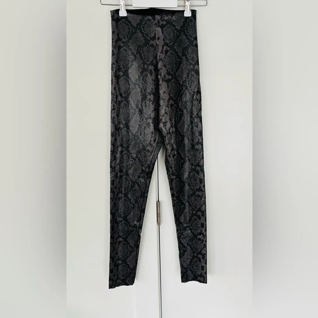 Commando Faux Leather Grey Snake Legging size small - Image 4