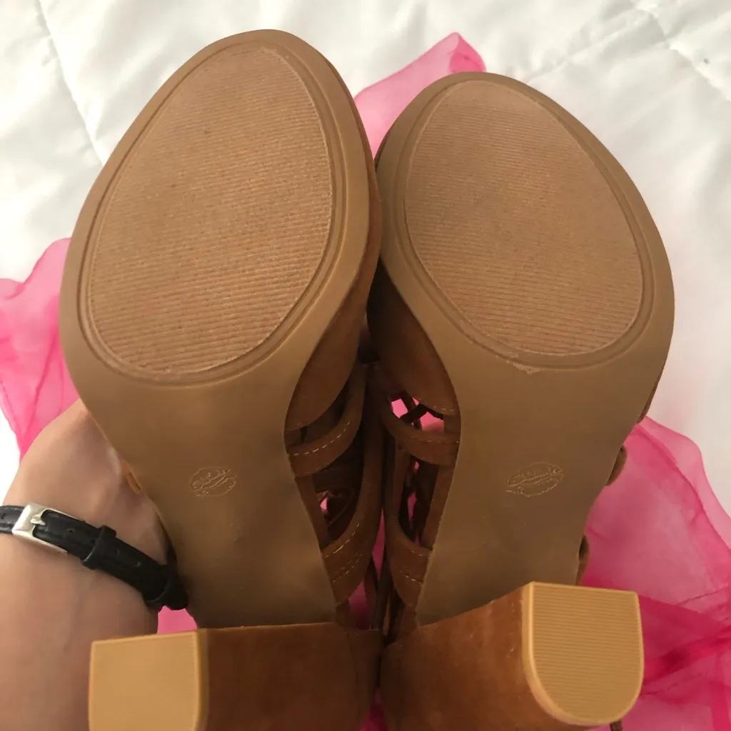 Never worn camel pumps Tan Size 6 - Image 4