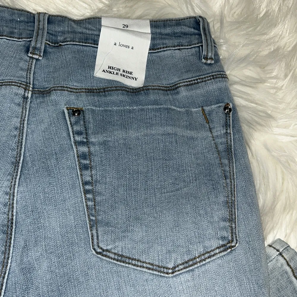 Woman’s A Love A High Rise Ankle Skinny Jeans na Light-washed size 29 - Image 14