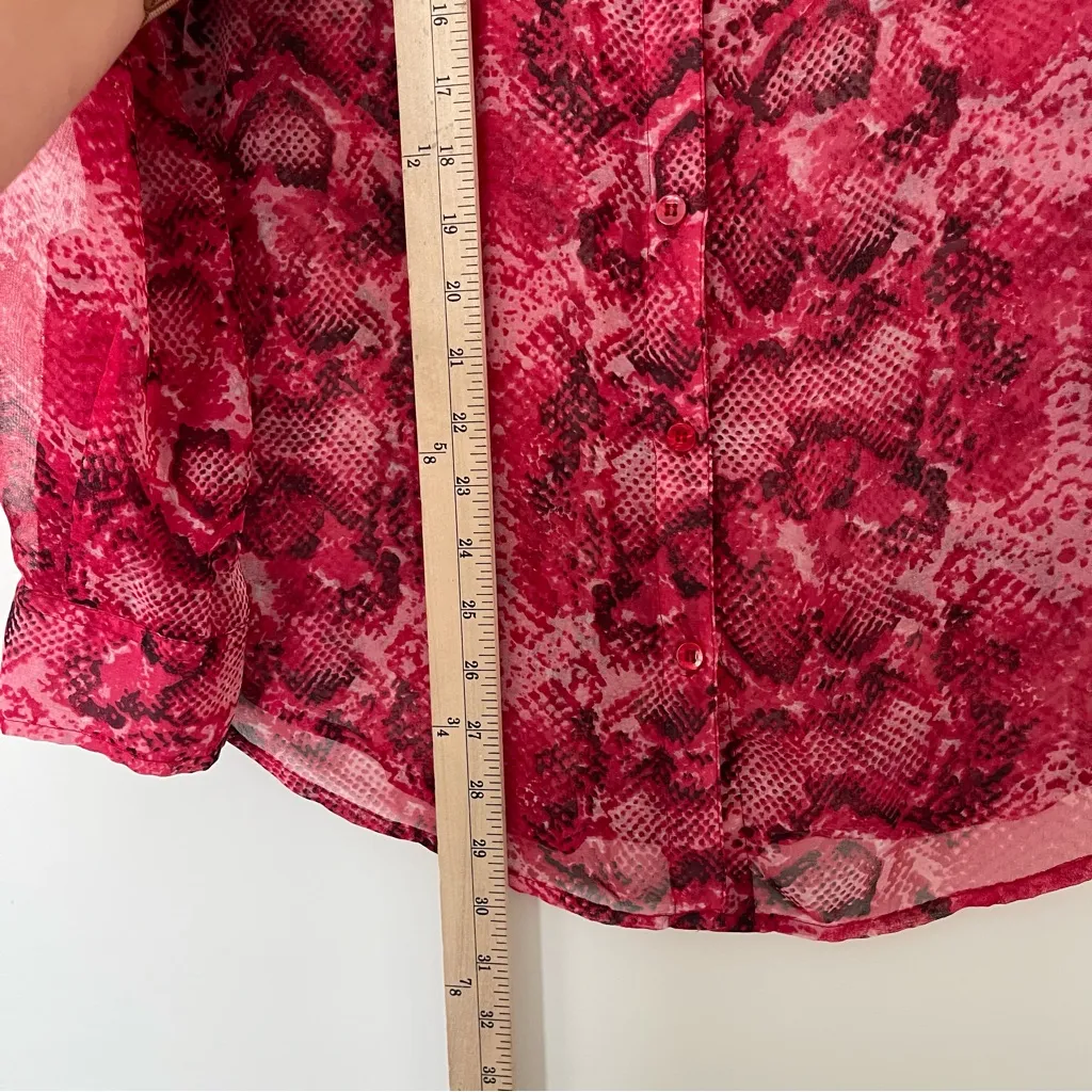 Neiman Marcus Snake Print Pink Button Blouse‎ Top Women's Size Medium - Image 8