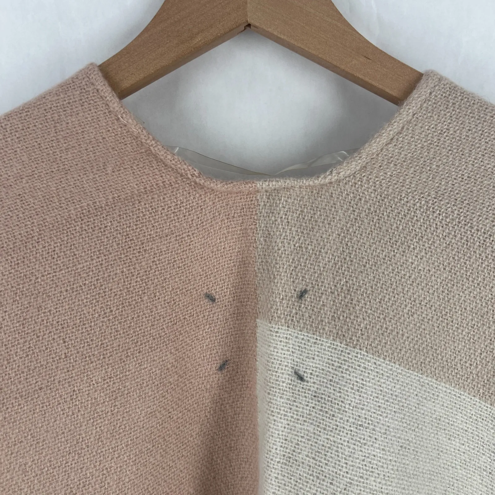 Soia & Kyo Poncho Shawl Womens One Size Pink Cream Knit Fringe Trim Outdoor - Image 10