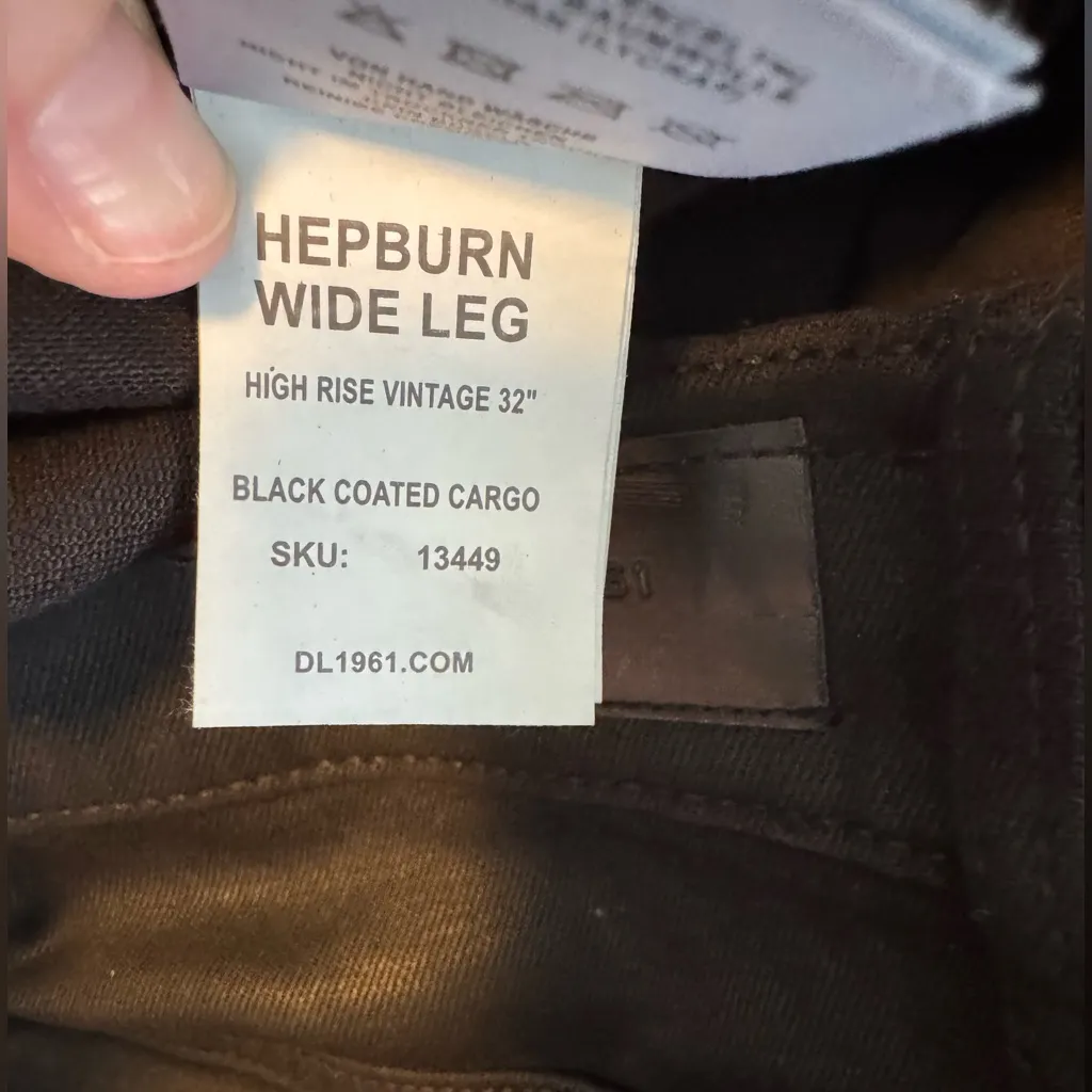 NEW DL1961 - WOMEN'S hepburn wide leg high rise jean in black coated cargo - Image 8