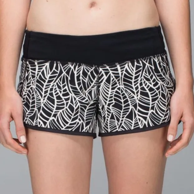 Lululemon Run Speed Short Pretty Palm Black Angel Wing Black size 4 - Image 2