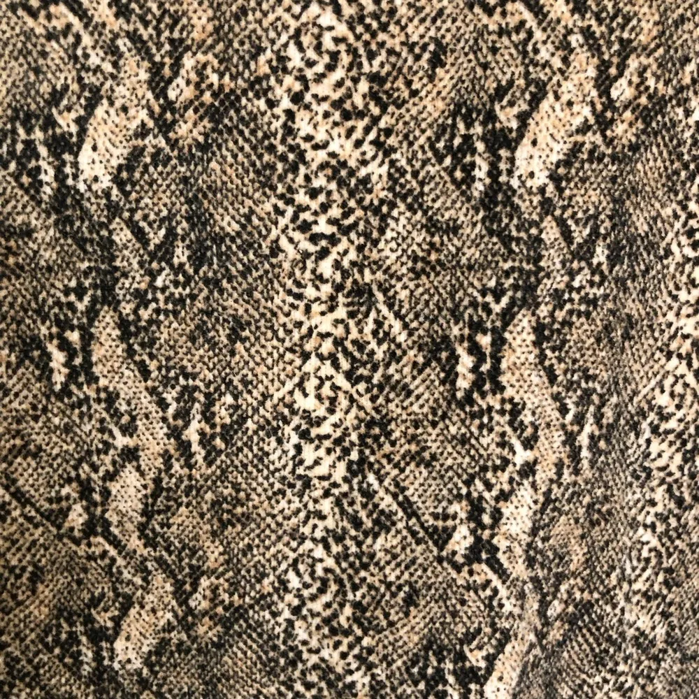 Zara Trafaluc Snakeskin Raw Edge Long Sleeve Crop Top Size S - Image 3