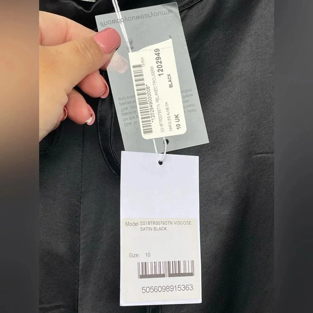 MARQUES' ALMEIDA
Feather - Image 11