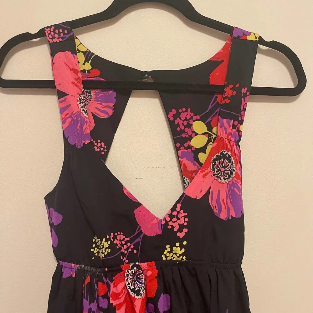 Love Seeker Black Floral Open Back Dress Size Medium - Image 4