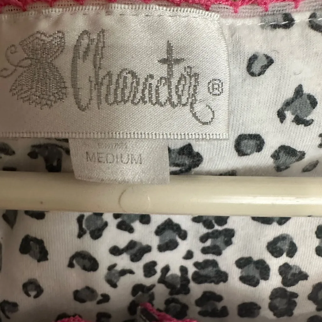 2 piece Chic Black and White Leopard Print Pajama Top and capris Size M - Image 3