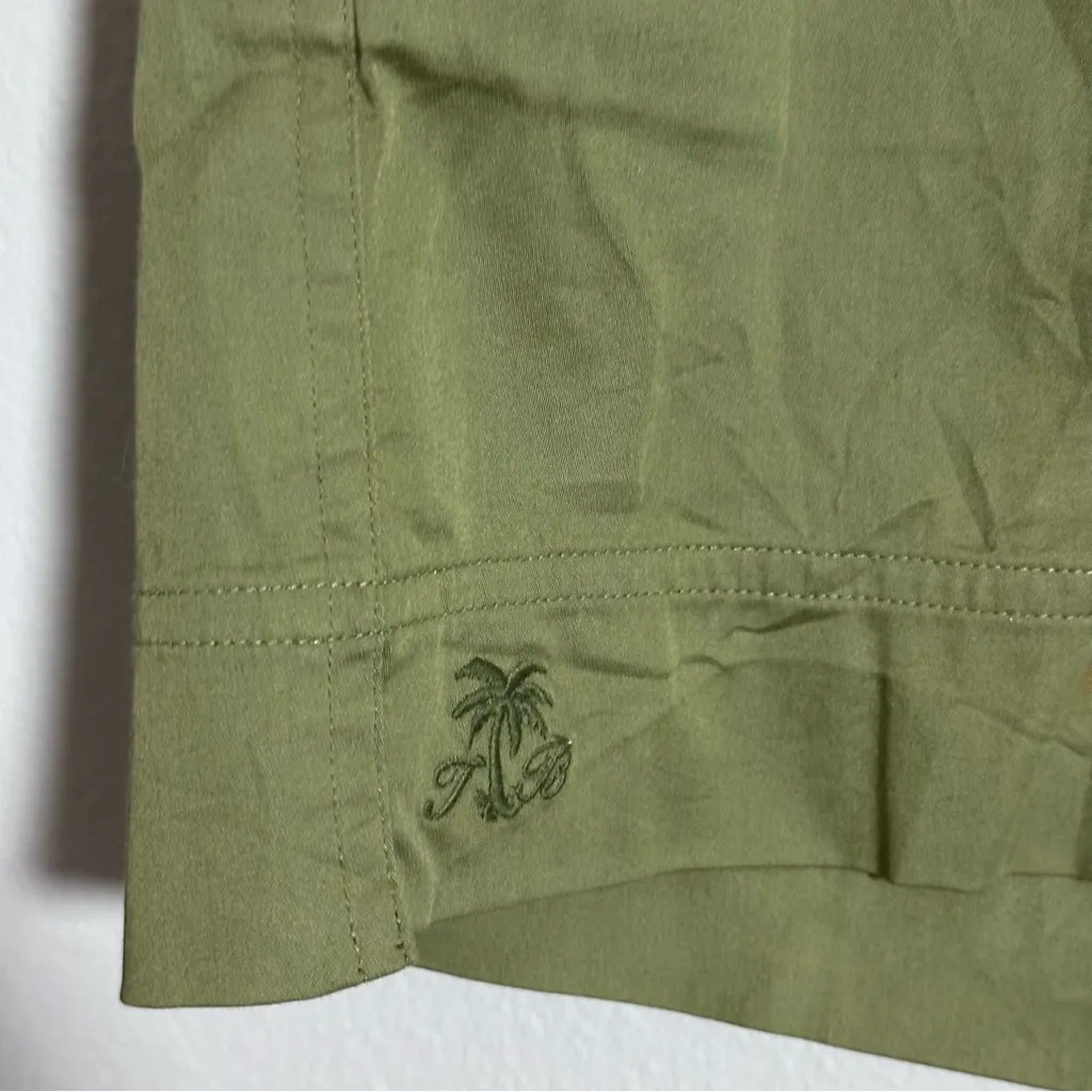 Tommy Bahama Women Olive Green Stretch Shorts size 4 - Image 3