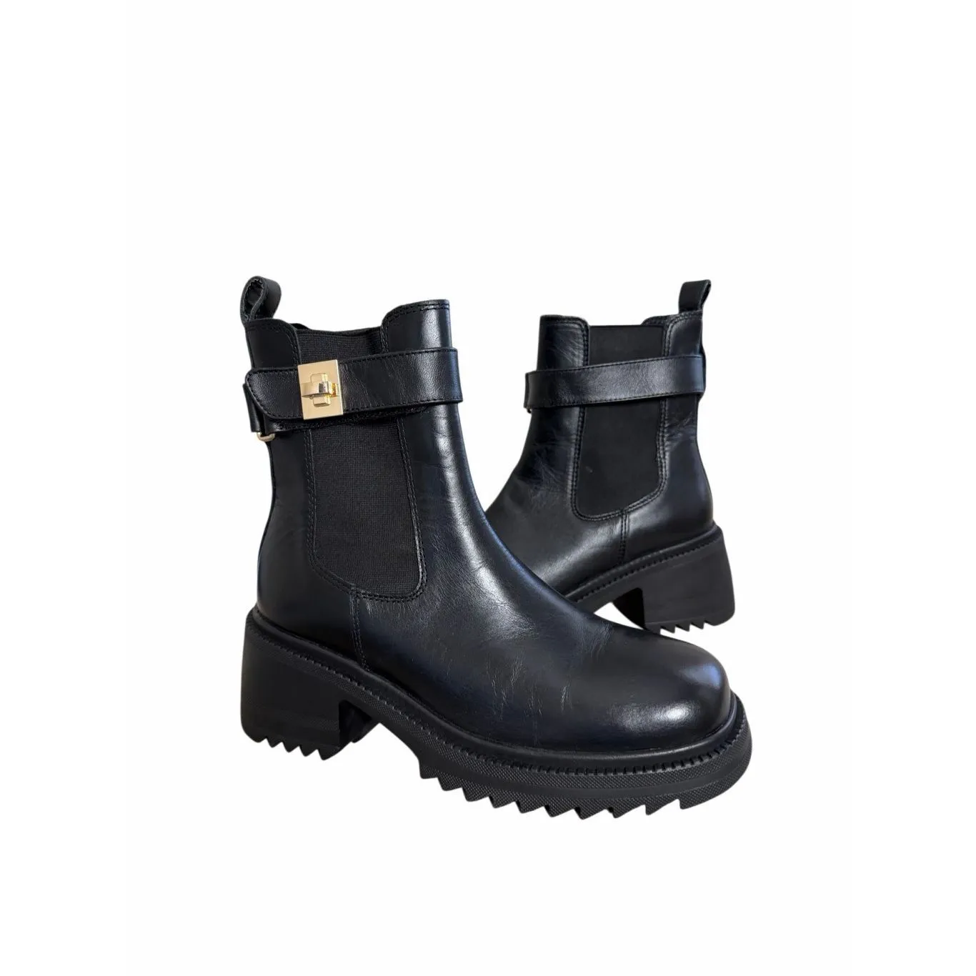 Steve Madden Black Boots Size 6 Womens Lug Sole Buckle Detailed NEW - Image 4