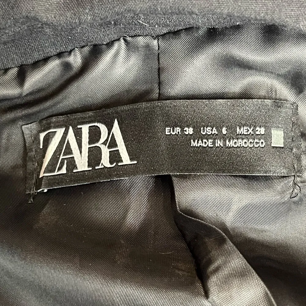 Women’s  black polyester blazer jacket size 6 - Image 4