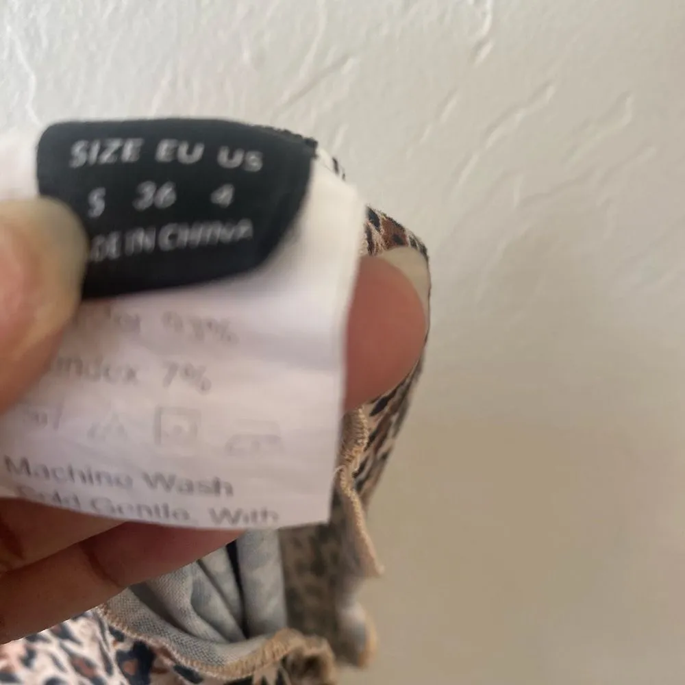 SHEIN tan black leopard cropped long sleeve shirt top with v neck ruch neckline - Image 6