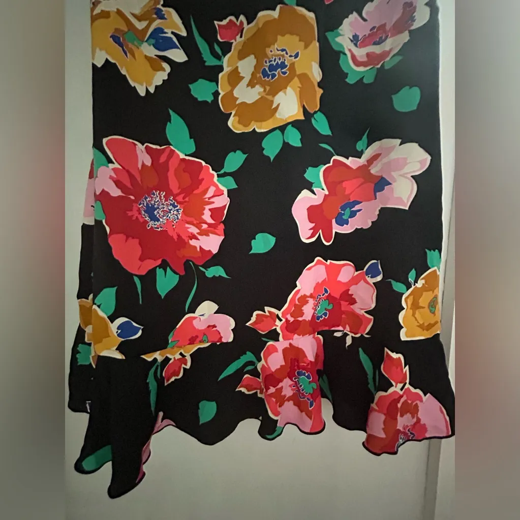 Who What Wear size small true wrap dress. Midi length. Ruffle on the bot… - Image 7