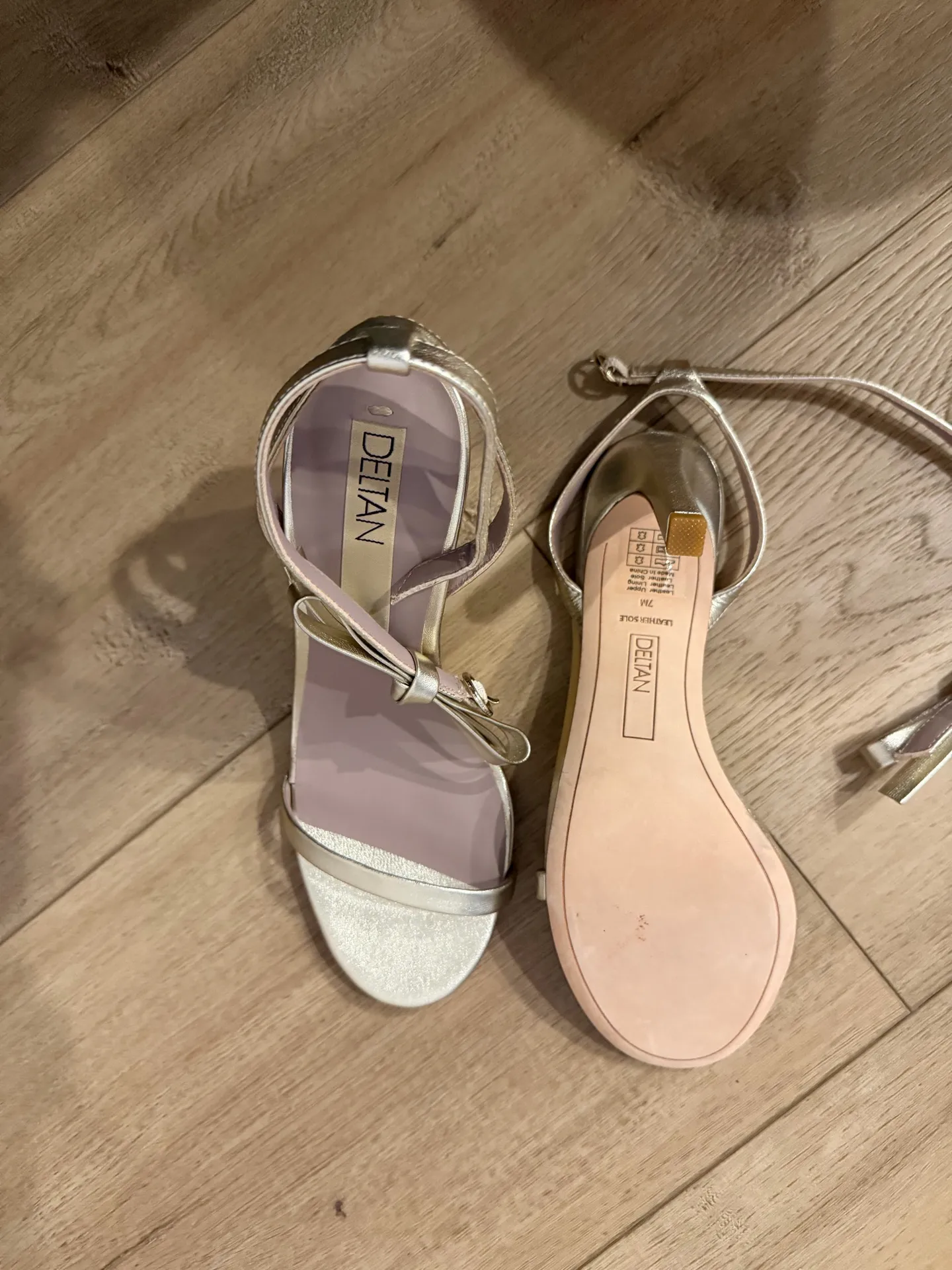 Deltan Miranda Bow Heel Gold Size 7 - Image 2