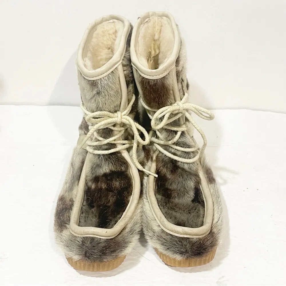 Dunham's Womens Size 7 Eskipades Beige Faux Fur Lace Up Ankle Snow Boots Gray - Image 2