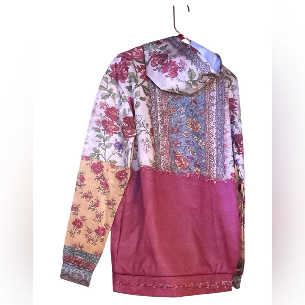 NWT Boho floral patchwork art print top with hoodie Size L Red Size L - Image 2
