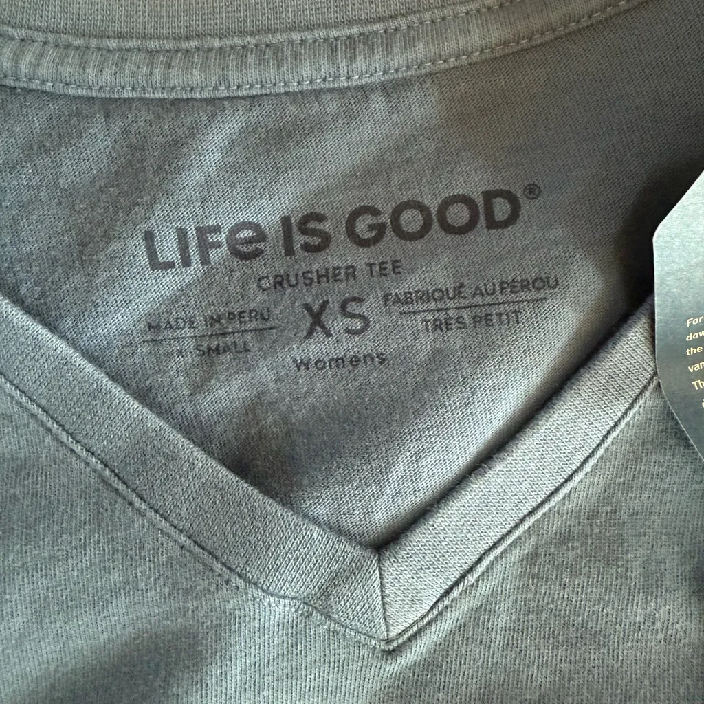 327 NWT Life Is Good Red Wine and Blue T shirt Minimalist American XS - Image 3