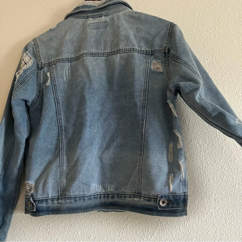 Women's Denim Distressed Jean Jacket Size Medium - Image 10