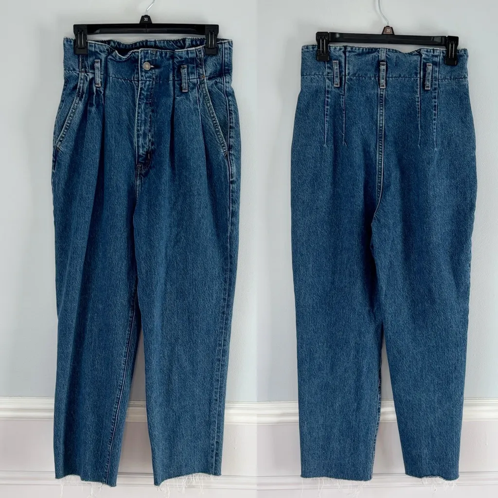 Abercrombie & Fitch Mom Jean Relaxed Fit Medium Wash Jeans Size 27/4 High Rise - Image 2