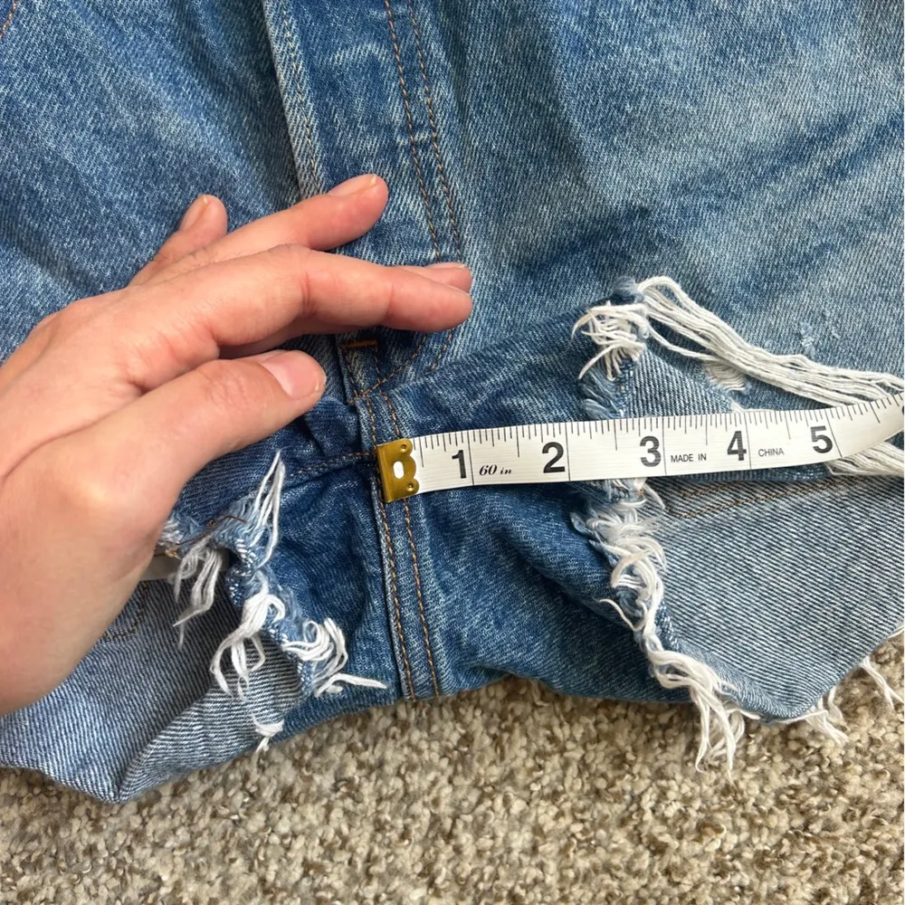 Levi’s High Rise Distressed Denim Shorts Casual Vacation 24 - Image 9