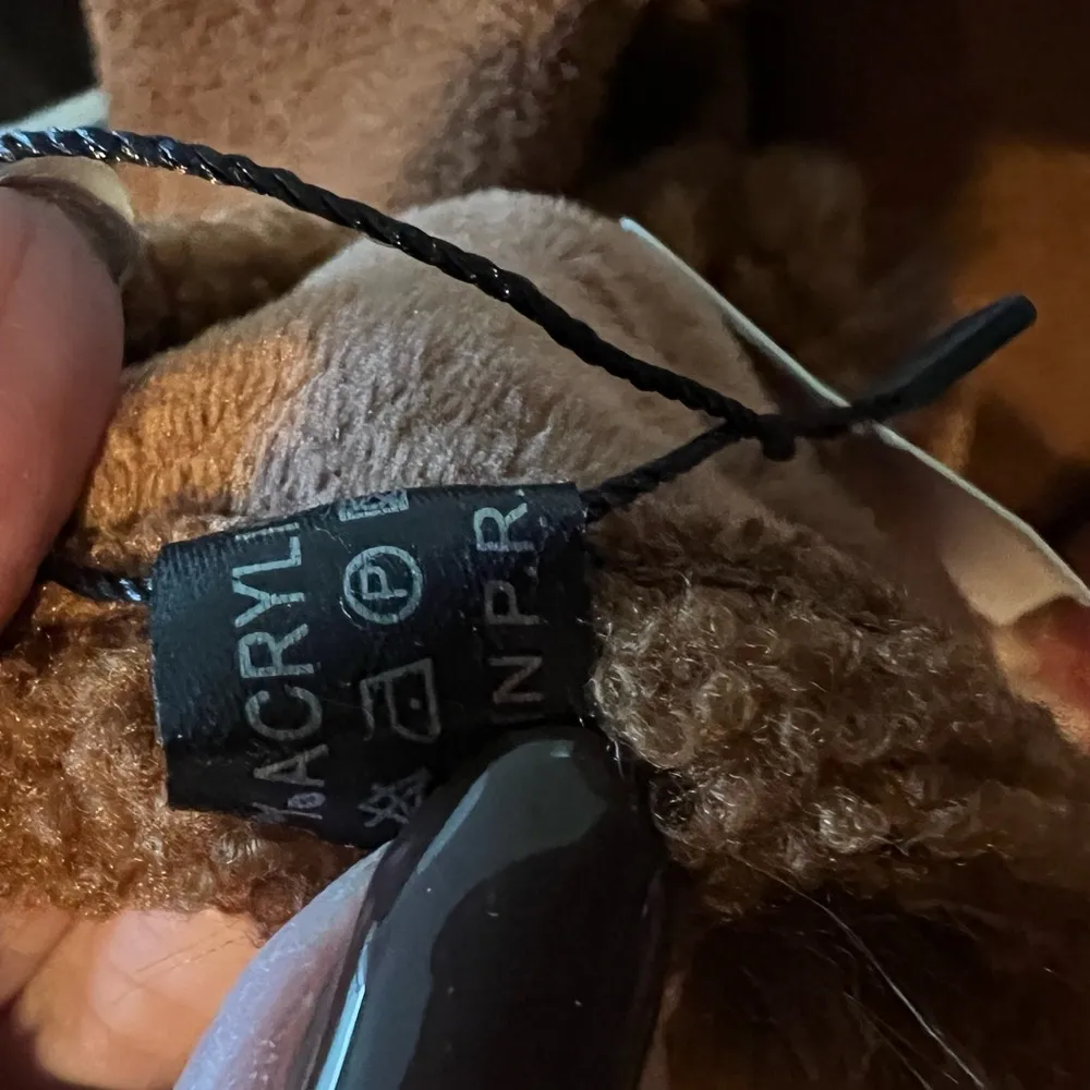 WBG Fashion Faux Fur Acrylic Cape / Shawl with Pom Trim — One Size NWT Brown - Image 7