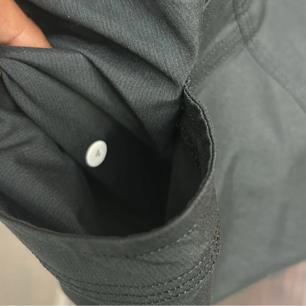 Lululemon Dance Studio Mid-Rise Crop 25"
Black size 4 - Image 5