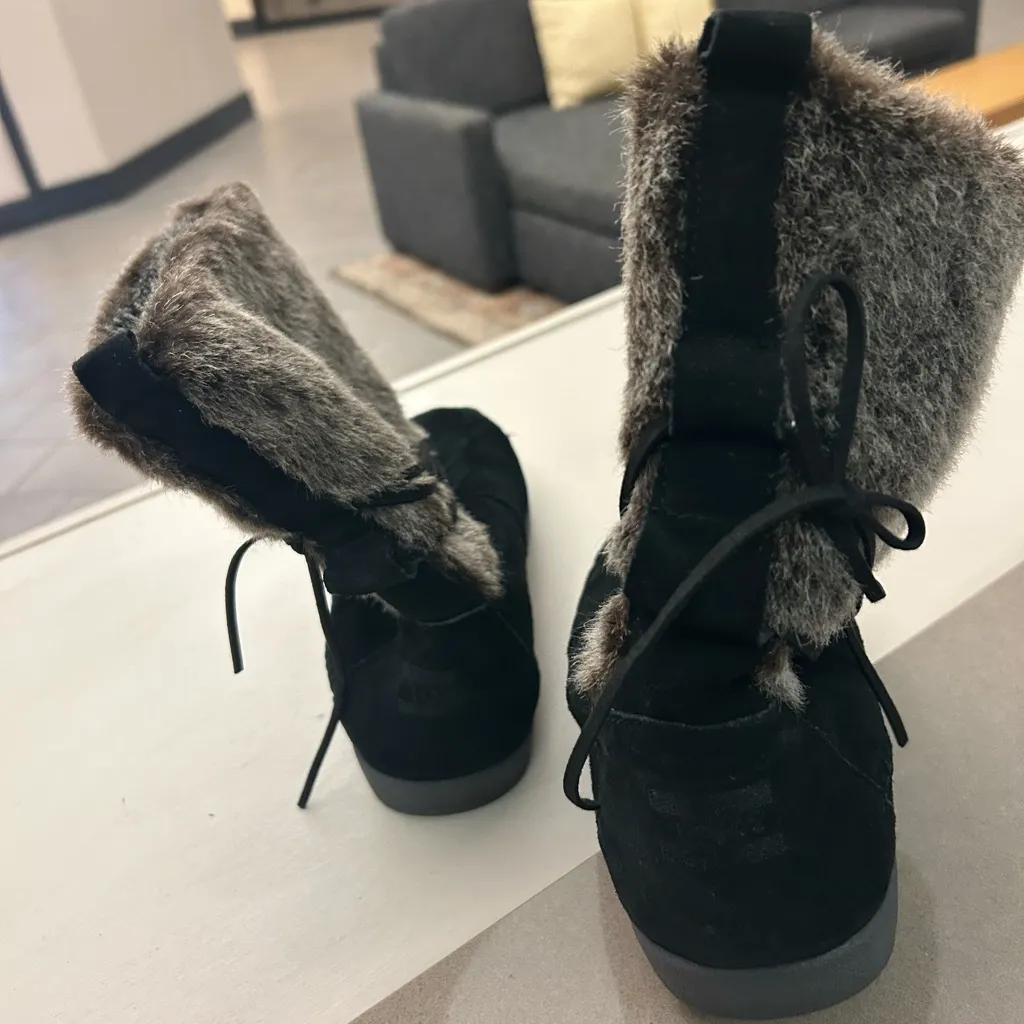 Boots Toms Black and Brown Fur Winter Boots 9
GREAT SHAPE - Image 6