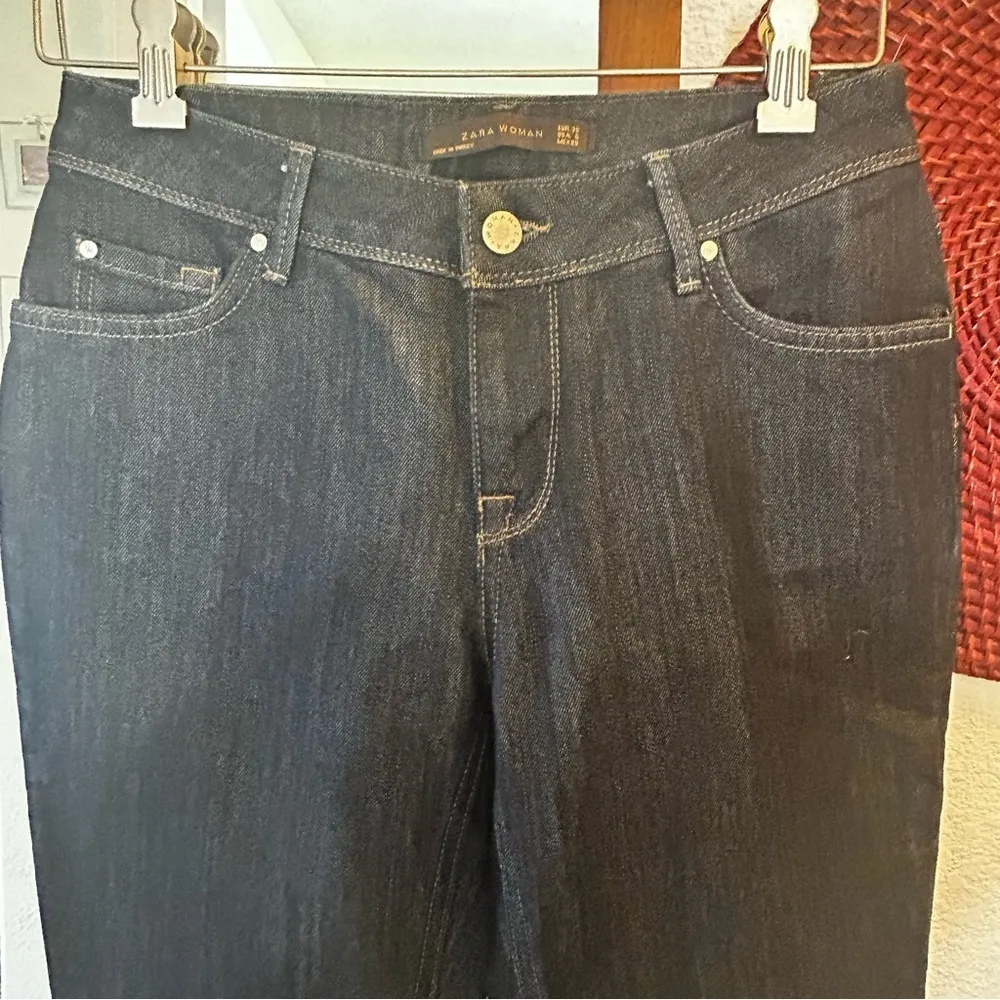 Woman ZW Mid Rise Dark Denim Cropped Slim Fit Jeans size 6 - Image 3