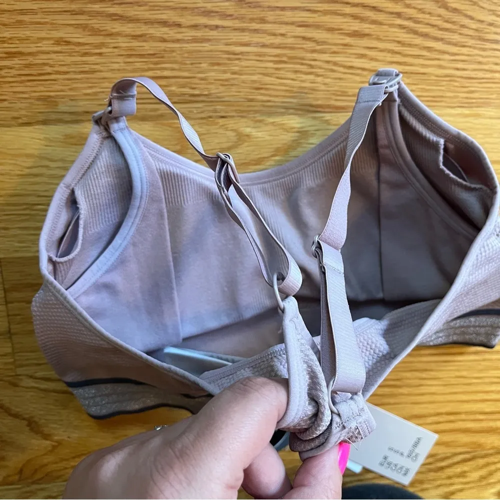 H&M mama nursing bra medium support wireless size small - Image 3