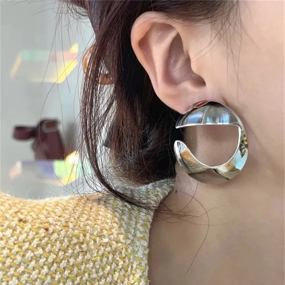 Korean Vintage Geometric Round Hollow Silver Stud Earrings - Image 4