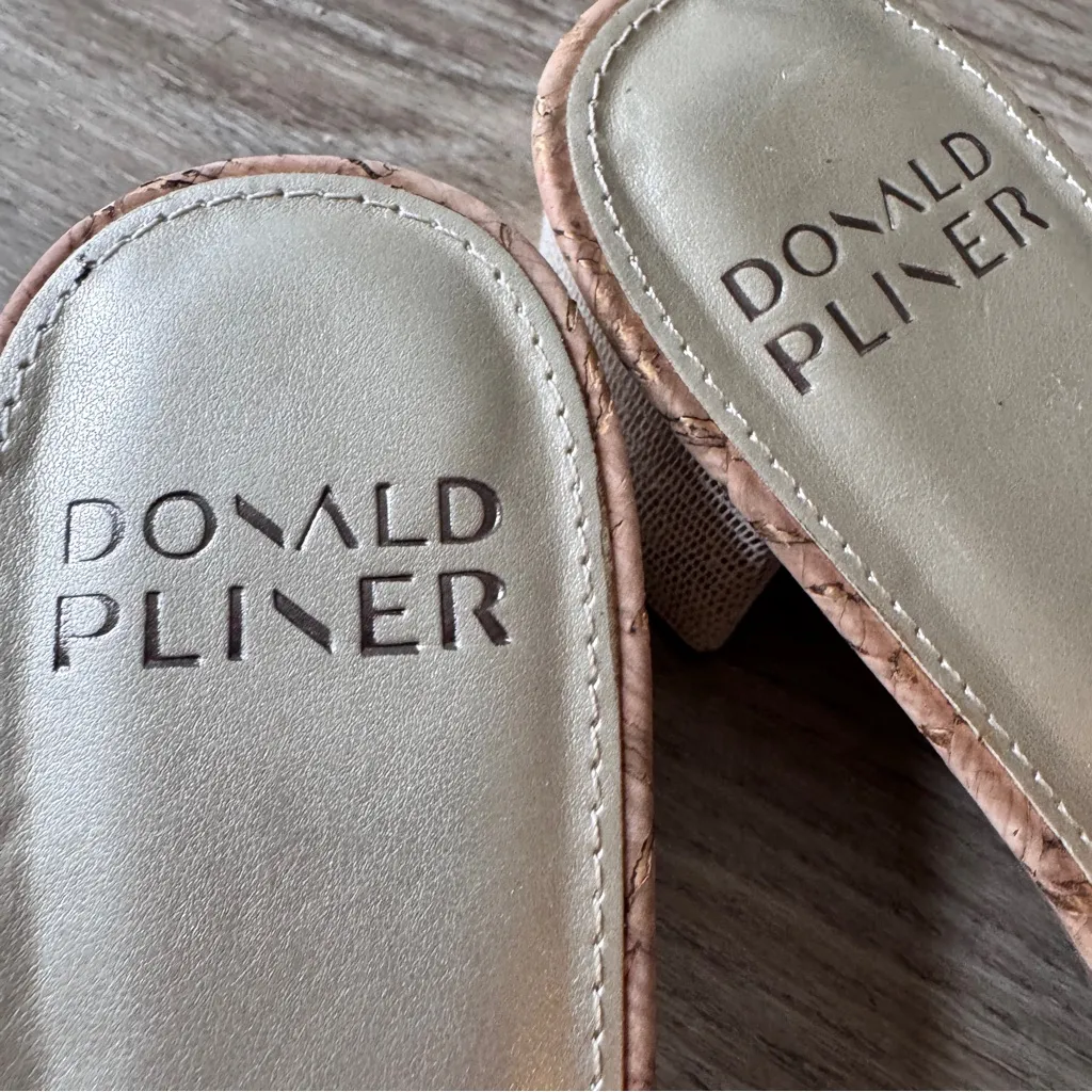 Donald J Pliner Gold Slip On Kitten Heels Womens 11 Mule Casual Stretch Sandals - Image 4