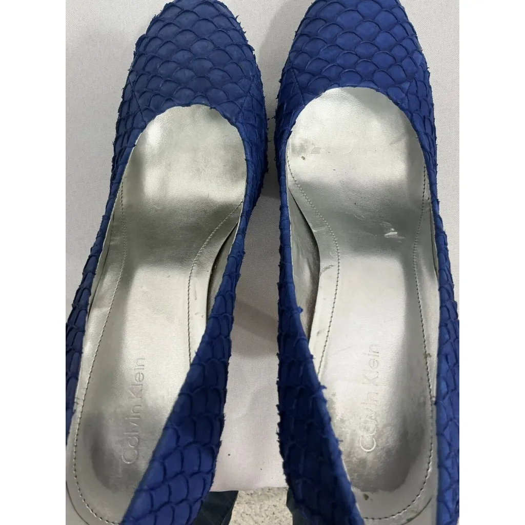 Womans Calvin Klein Kendall Size 9 M Blue Fish Scale Leather Platform Pumps - Image 6