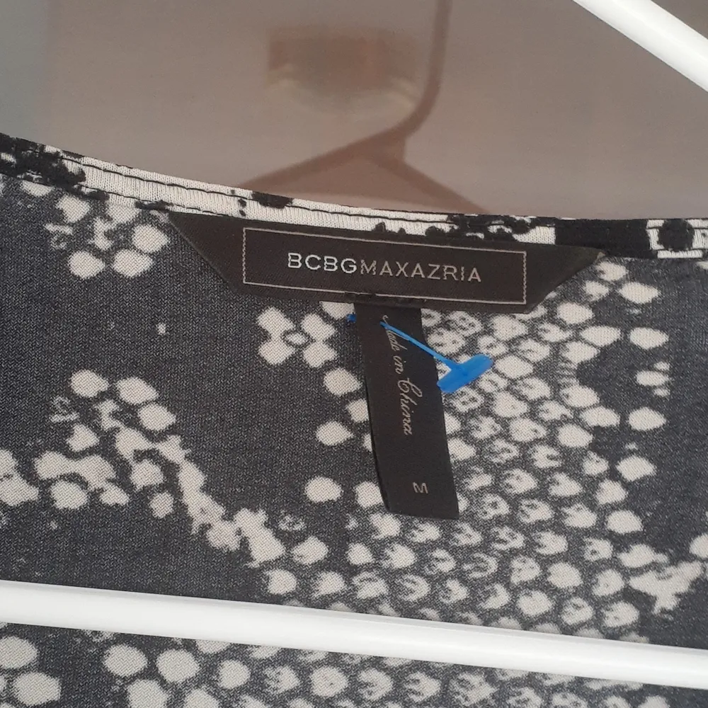 BCBGMAXAZRIA Snakeskin Pattern Wrap Dress SIZE M - Image 3