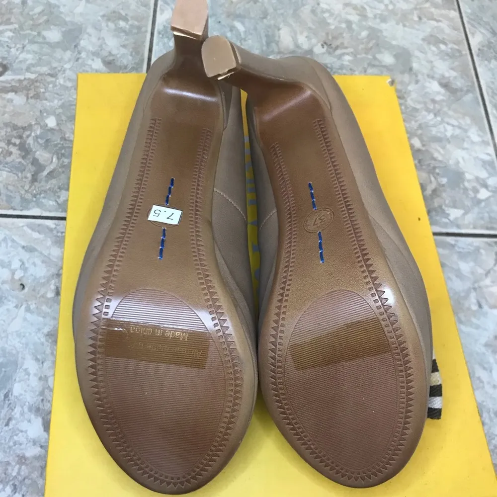 Peep Toe pumps Taupe Nautical Stripe Bow Henry Ferrera 7.5 NIB neutral heels - Image 6