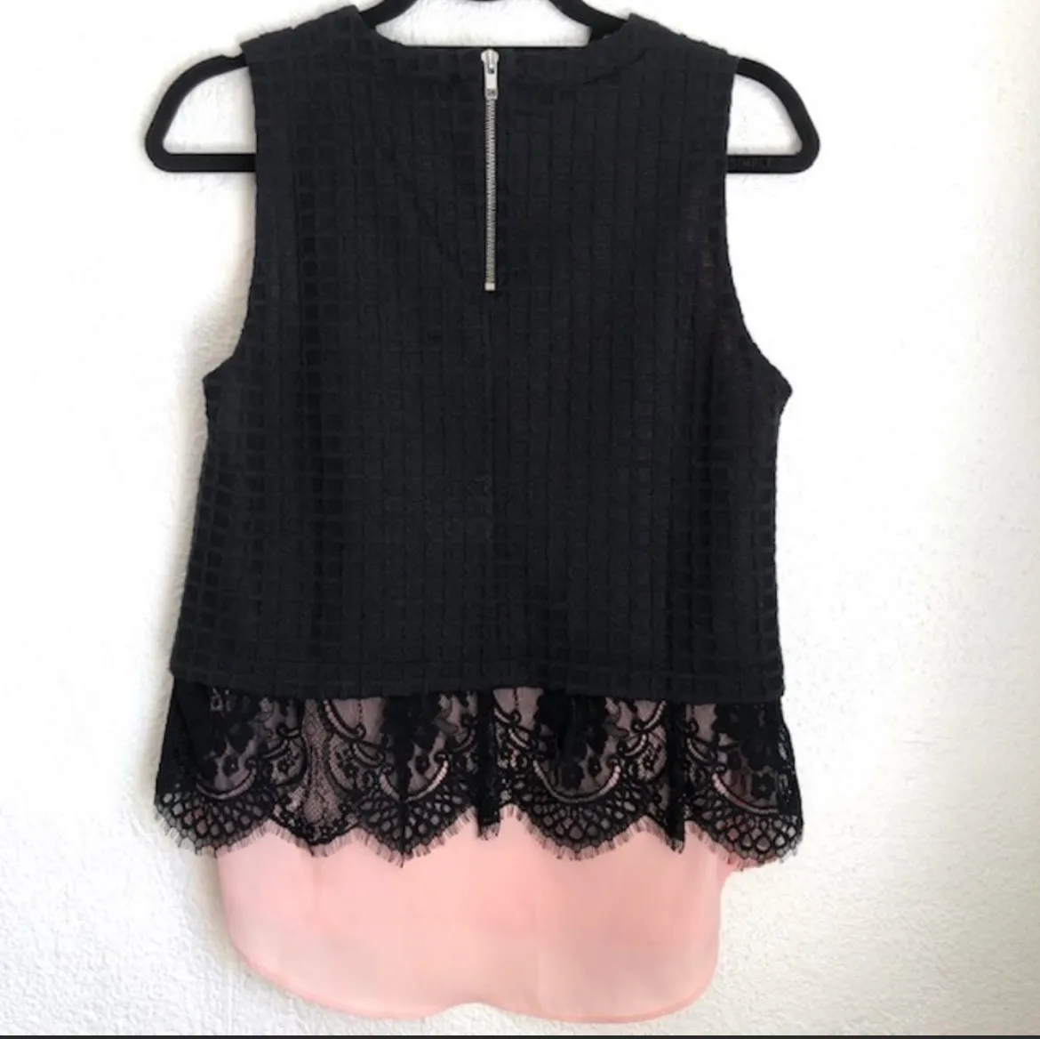 black sleeveless textured top - Image 3