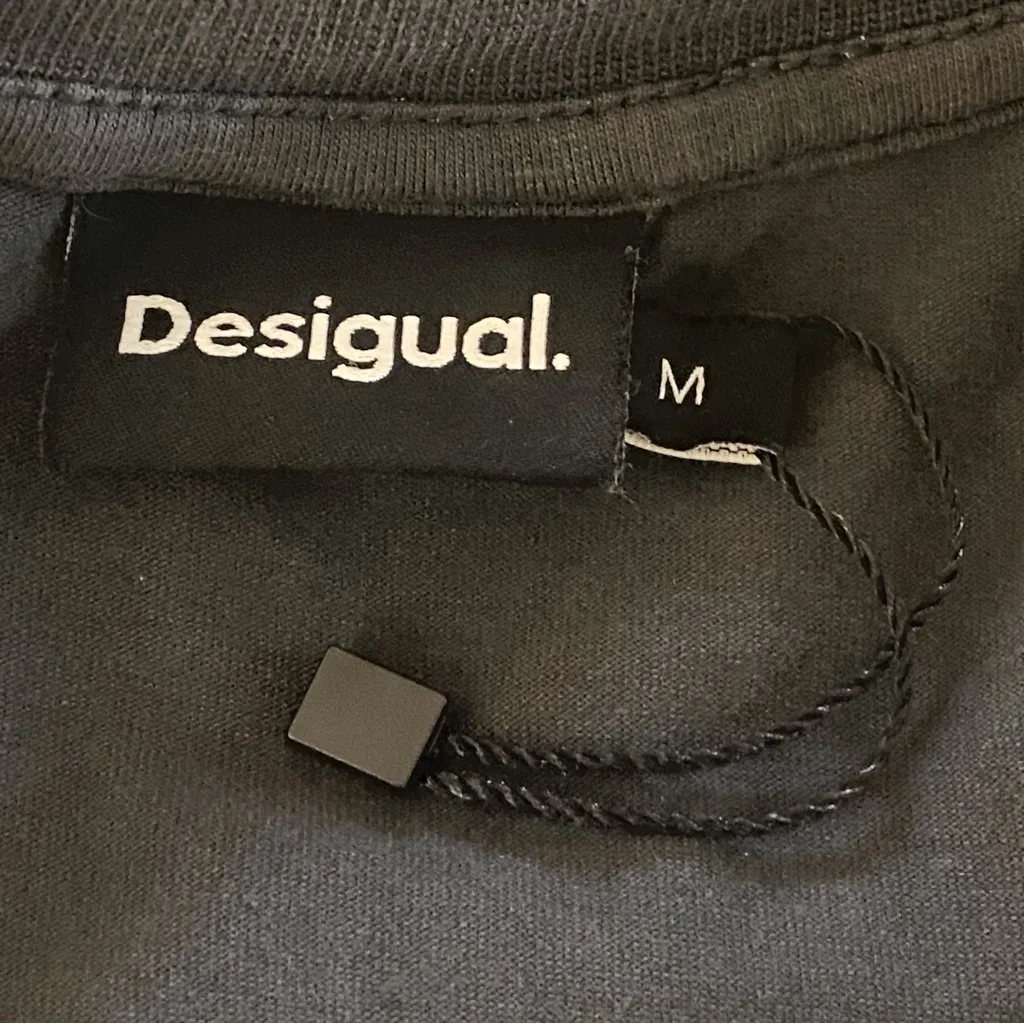 DESIGUAL dark grey tee with LOVE DSGL trimmed in tiny crystals Medium VGUC - Image 9