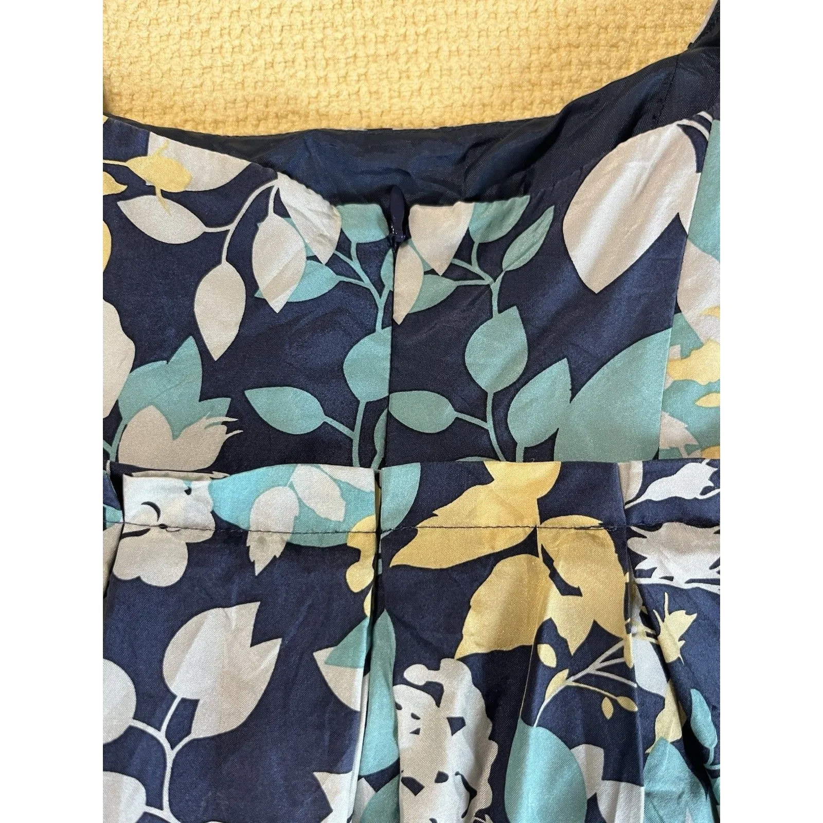 BCBG Paris Dress Floral Sleeveless Pleated Skirt Square Neck Silk Blue/Yellow 2 Blue - Image 8