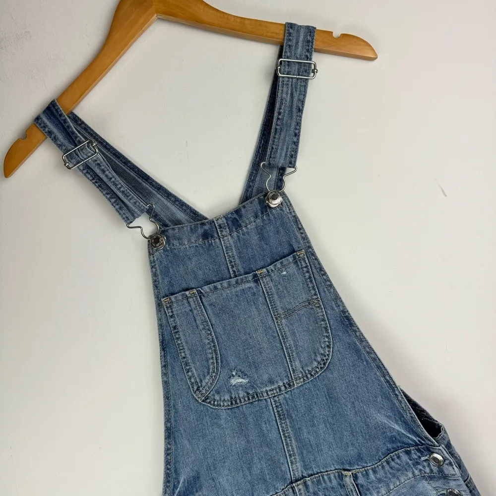 American Eagle Womens Shortalls Sz XS Light Medium Wash Distressed Relaxed Fit - Image 4