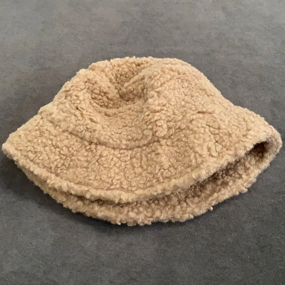 Women’s Winter Faux Fur Bucket Hat One Size Fits Most NWOT - Image 3