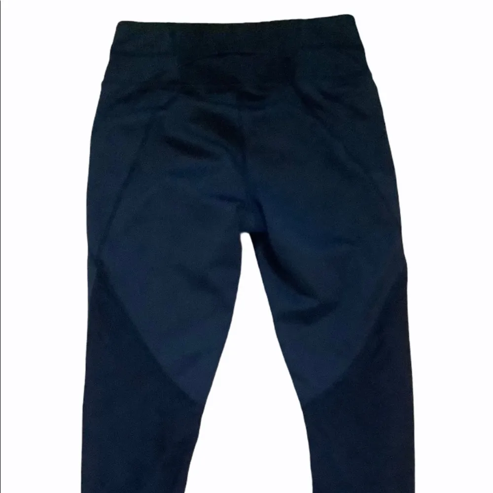 Athleta black perforated mesh crop tights size XS yoga gym run crop leggings - Image 3