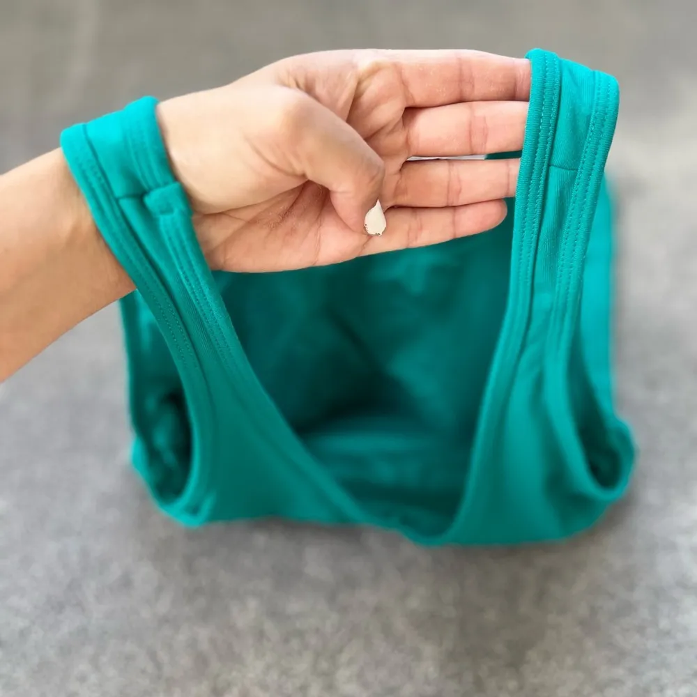 🩵On trend bright summer neons Slimming M workout top w built in bra! WORN ONCE! - Image 5